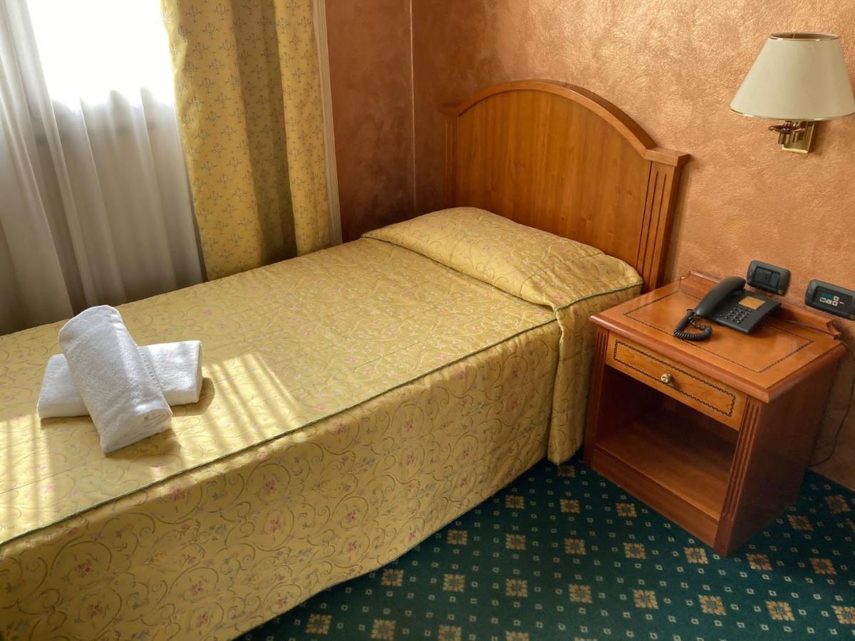 Hotel Visconti Melzo Εξωτερικό φωτογραφία
