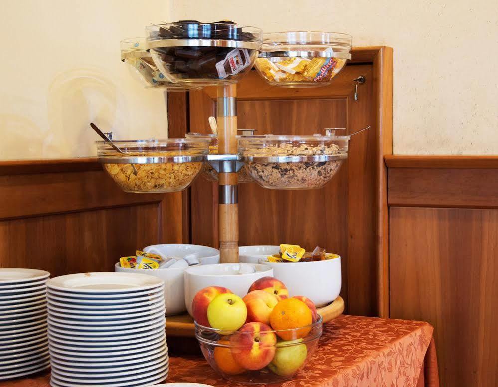 Hotel Visconti Melzo Εξωτερικό φωτογραφία