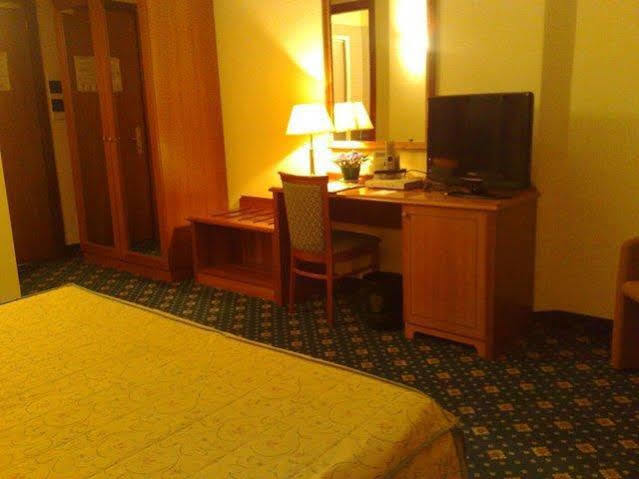 Hotel Visconti Melzo Εξωτερικό φωτογραφία